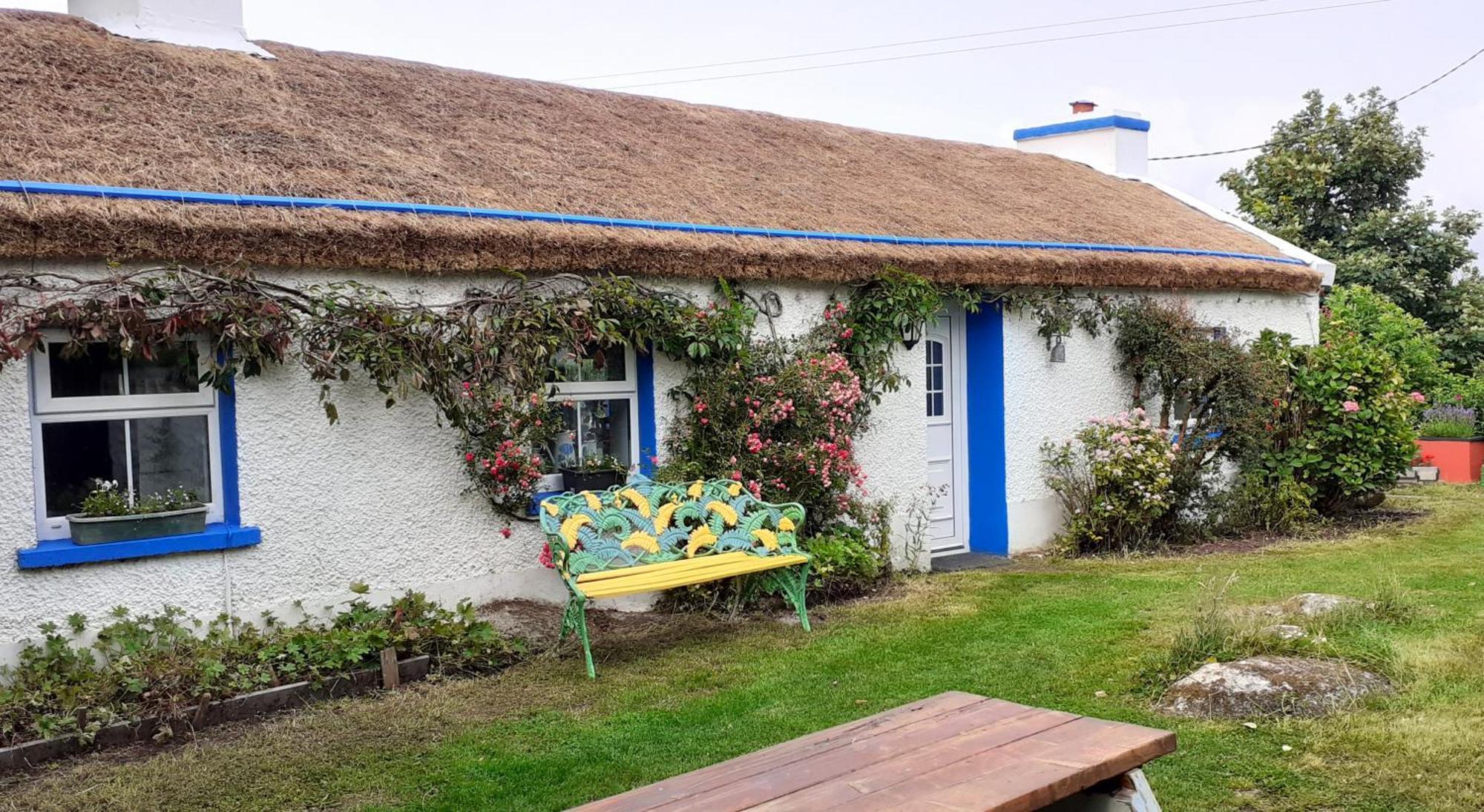 The Rockhouse - Cosy Stone Built Thatch Cottage Dunglow Exterior foto